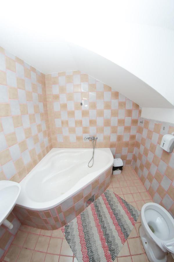 Chalets & Rooms Carda Sebesfok Bezdan Ngoại thất bức ảnh