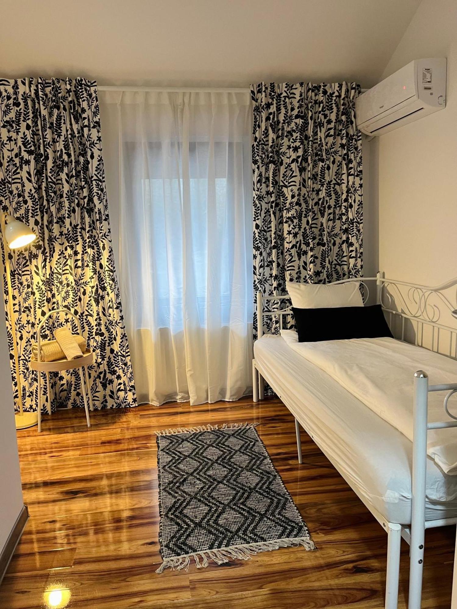 Chalets & Rooms Carda Sebesfok Bezdan Ngoại thất bức ảnh